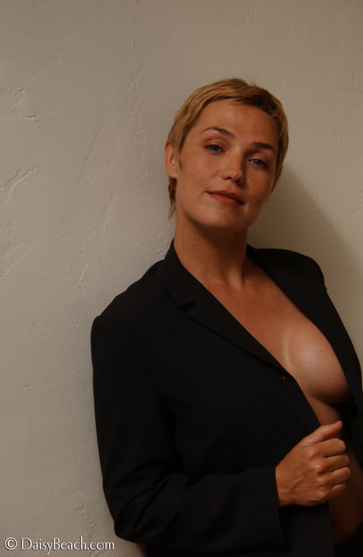 Black Suit &raquo; Lora &raquo; Daisy Beach &raquo; Free Nude Pictures @ Bravo Erotica Free Nude Pictures