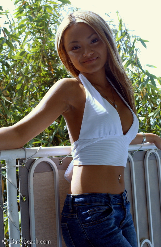 Blue Jean Baby &raquo; Daisy Beach Free Nude Pictures
