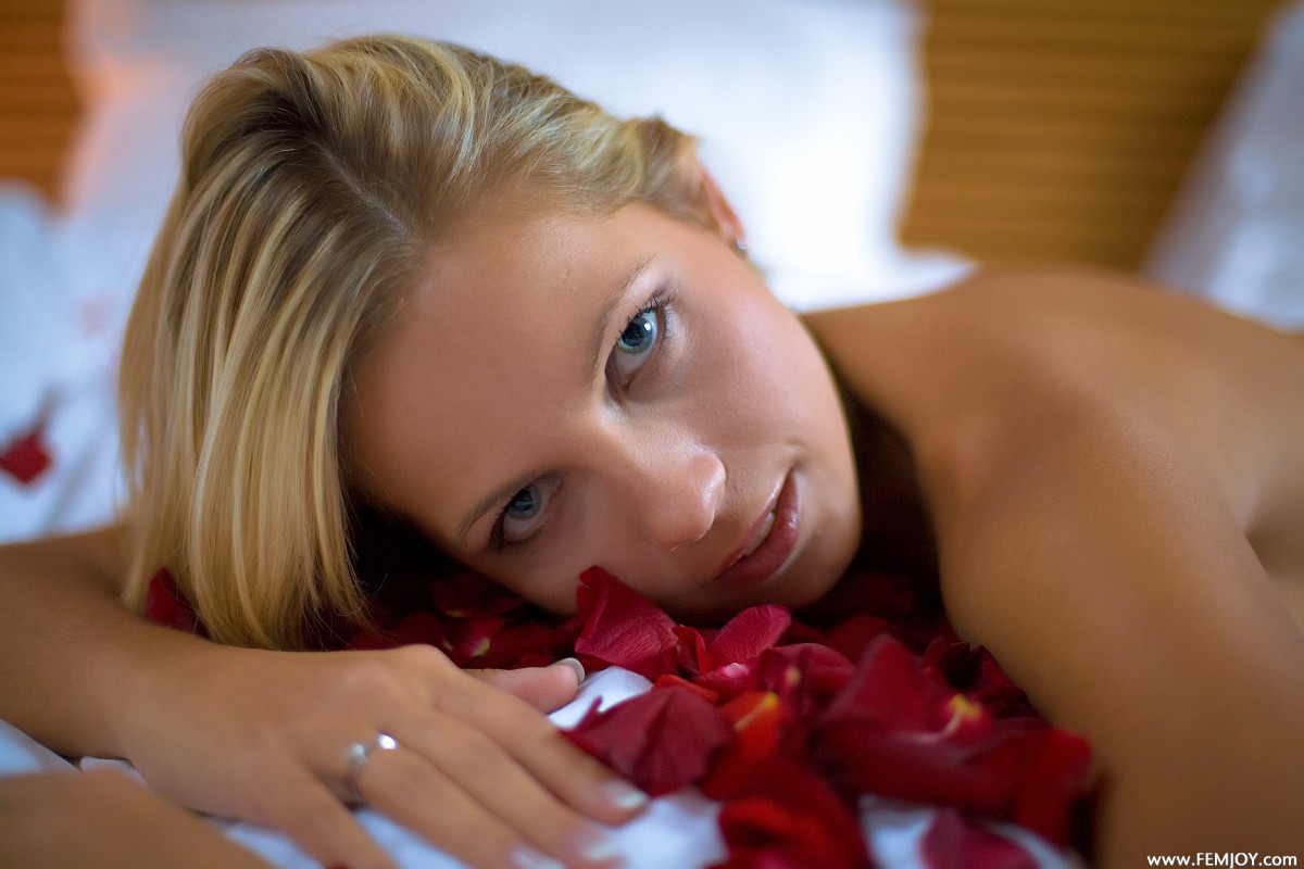 Kiss From A Rose &raquo; FEMJOY Free Nude Pictures